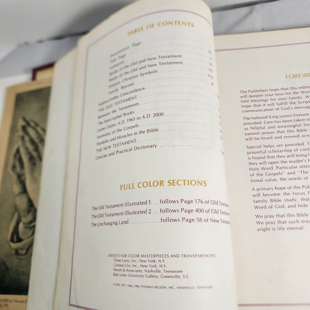 Vintage 1978 Holy Bible Family Life Edition Full Color Sections